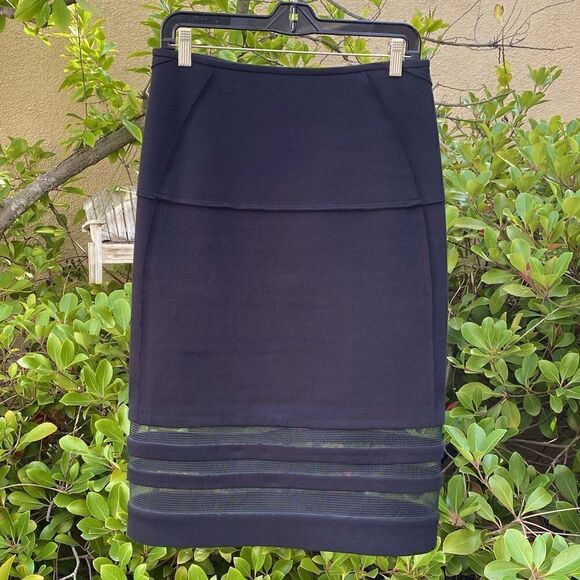 👗Donna Karan Black Skirt with a peek a boo mesh lining at the bottom. Sz 4 EUC! - Picture 1 of 8